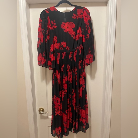 NWOT H&M Chiffon Red & Black Floral  Poppy Pleated Midi Dress Women Size 6 US - Picture 8 of 12